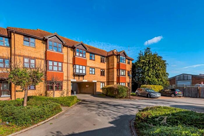 2 Bedroom Flat To Rent In Swan Court, Mangles Road, Guildford, GU1