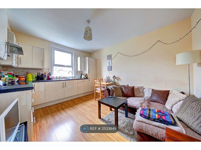 3 Bedroom Flat To Rent In Durnsford Road, London, SW19