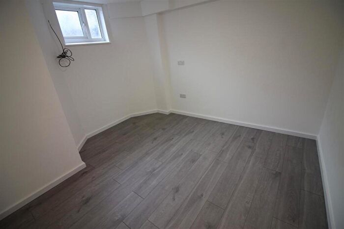 1 Bedroom Flat To Rent In Cross Flatts Terrace, Beeston, Leeds, LS11