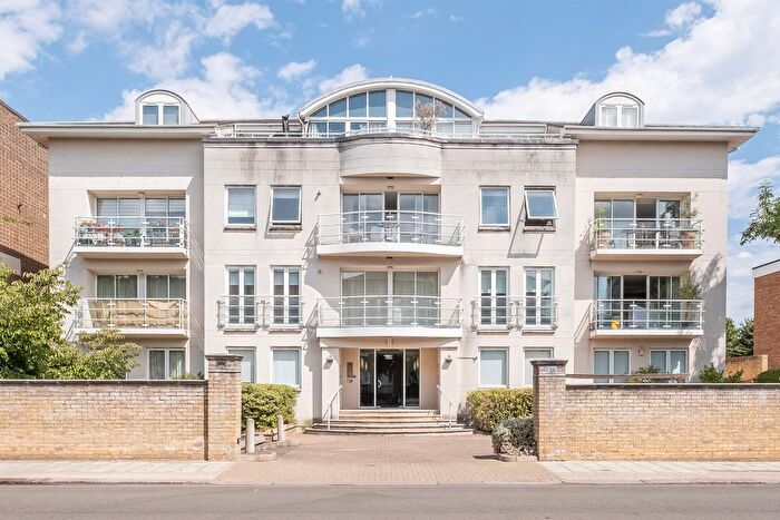 3 Bedroom Flat For Sale In Carlton Drive, London, SW15