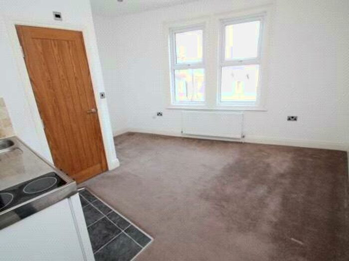 1 Bedroom Apartment To Rent In Pell Street, Reading, Berkshire, RG1