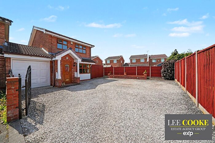 3 Bedroom Link Detached House For Sale In Croxley Gardens, Hadley Heath, Willenhall, WV13