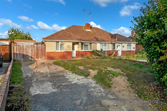 3 Bedroom Semi-Detached Bungalow For Sale In Hearnfield Road, Wick, Littlehampton, BN17