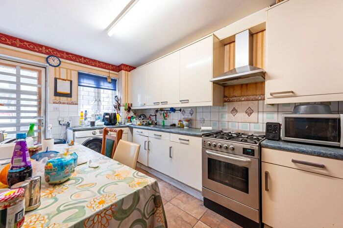 4 Bedroom Terraced House For Sale In Chantry Crescent, Willesden, London, NW10