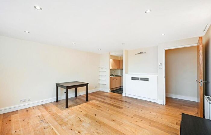 2 Bedroom Apartment To Rent In Gloucester Place, Marylebone, London, NW1