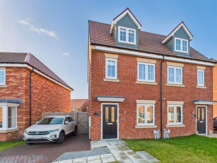 3 Bedroom Town House For Sale In Crayford Street, Long Grange, Blyth, NE24