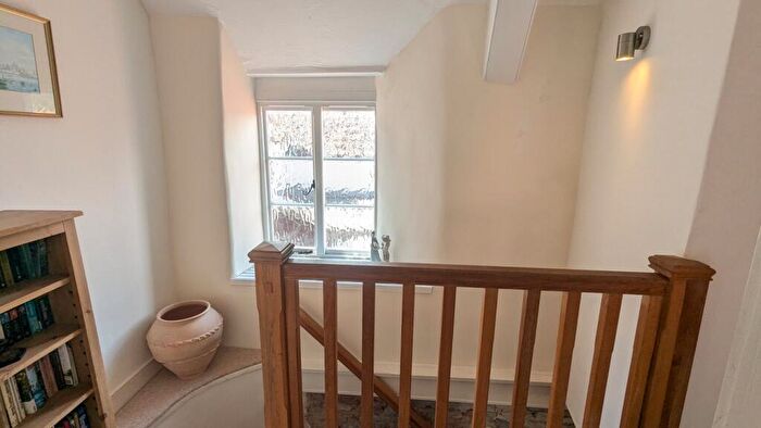 2 Bedroom Cottage For Sale In St Thomas Street, Wells, BA5