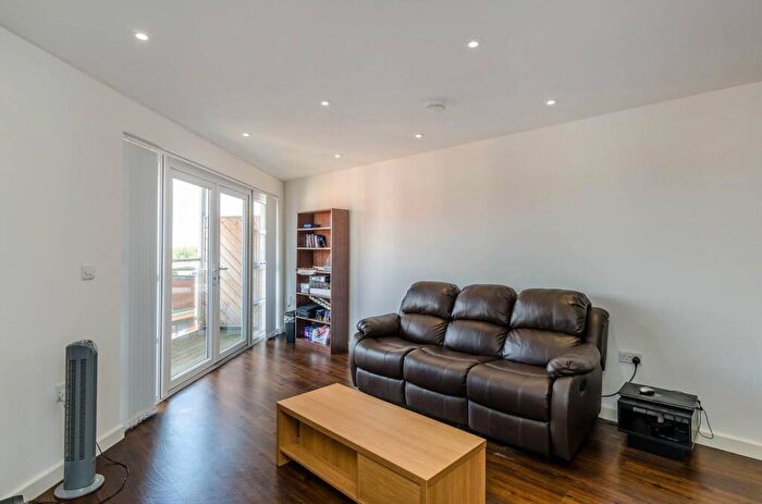 2 Bedroom Flat To Rent In High Street, Wealdstone, HA3