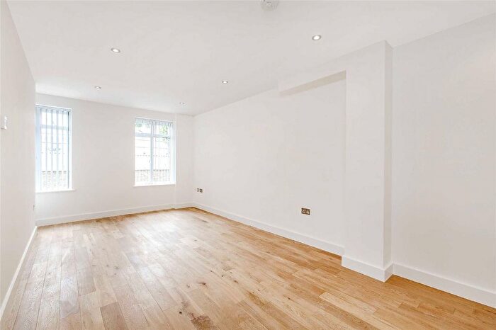 1 Bedroom Flat To Rent In Clapham High Street, London, SW4