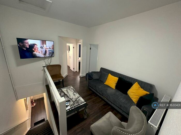 4 Bedroom Flat To Rent In Eastern Avenue, Ilford, IG2