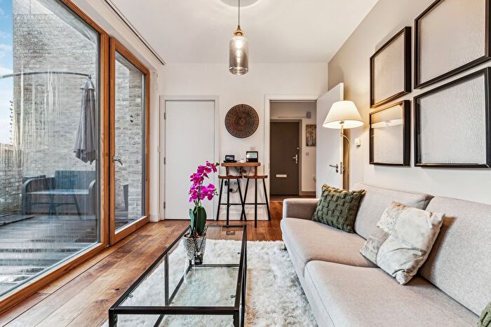 2 Bedroom Flat For Sale In Shalfleet Drive, London, W10