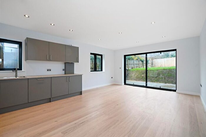 3 Bedroom Flat To Rent In Alexandra Road, Epsom, Surrey, KT17