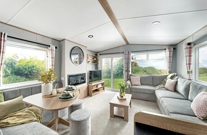 2 Bedroom Park Home For Sale In Long Street, Topcliffe, Thirsk, YO7