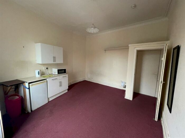 Studio To Rent In Zetland Rd - Redland Bristol, BS6
