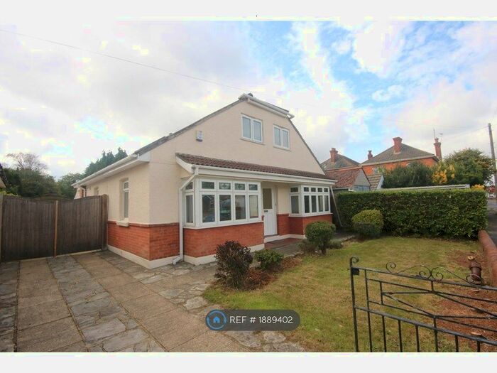 7 Bedroom Bungalow To Rent In Namu Road, Bournemouth, BH9
