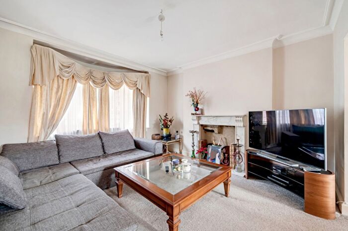 4 Bedroom Semi-detached House For Sale In Bowes Road, East Acton, W3