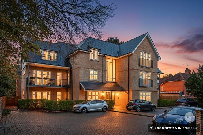 3 Bedroom Flat For Sale In Tower Road, Branksome Park, Poole, BH13