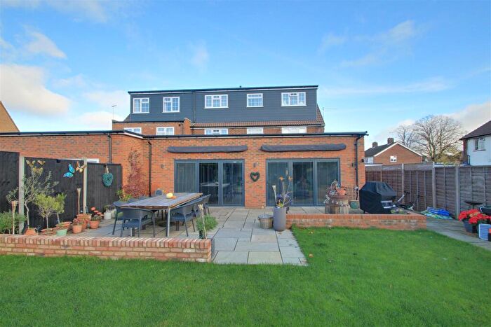 4 Bedroom Detached House For Sale In Brickmakers Lane, Hemel Hempstead, HP3