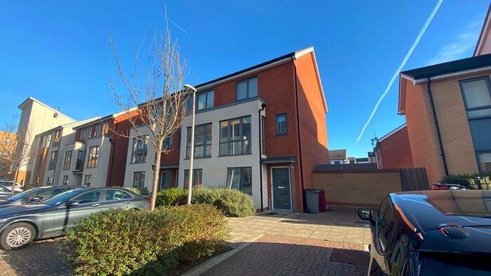 4 Bedroom Town House To Rent In Drake Way, Reading, Berkshire, RG2