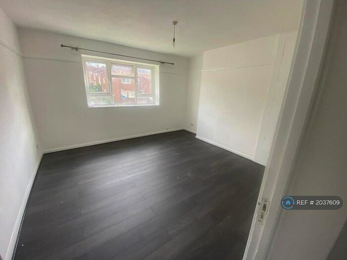 3 Bedroom Flat To Rent In Coldbath Street, London, SE13