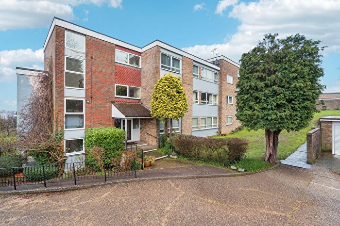 3 Bedroom Flat For Sale In Ivinghoe Road, Bushey, WD23