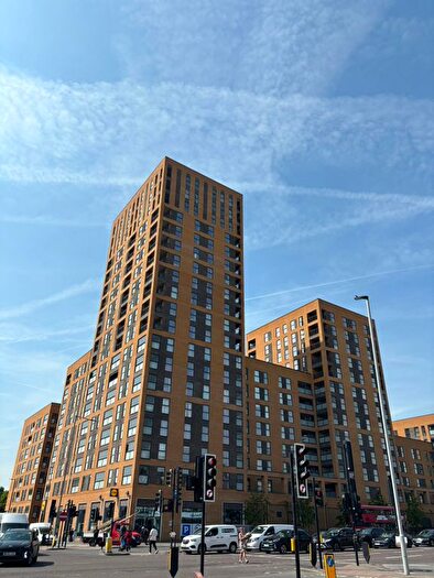 1 Bedroom Flat To Rent In East Acton Lane, London, W3