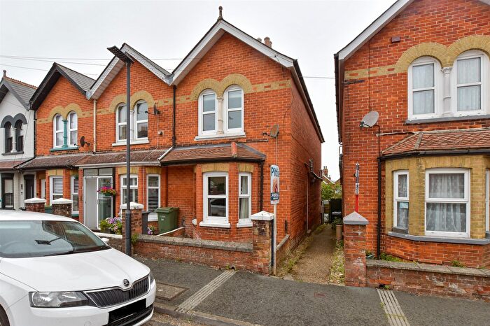 2 Bedroom End Of Terrace House For Sale In Grange Road, East Cowes, Isle Of Wight, PO32