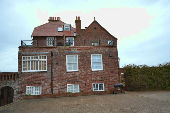 2 Bedroom Flat To Rent In Coast Road, Littlestone, Kent TN28