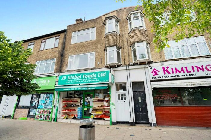 2 Bedroom Flat To Rent In Whalebone Lane South, Dagenham, RM8