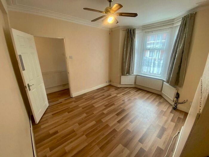 3 Bedroom House To Rent In Perry Street, NN1