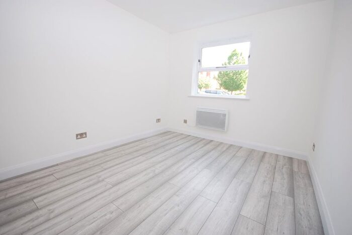 2 Bedroom Flat To Rent In Massingberd Way, Tooting Bec, SW17
