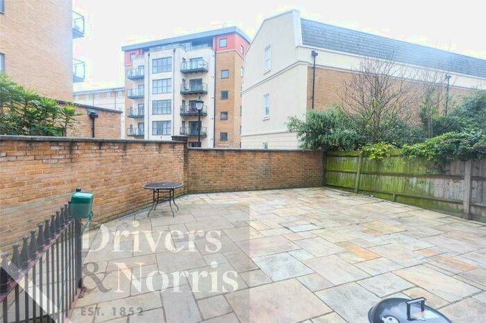 Apartment To Rent In Busby Place, Camden, London, NW5