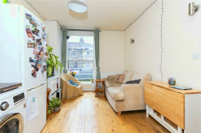3 Bedroom Apartment To Rent In Hornsey Road, London, N7