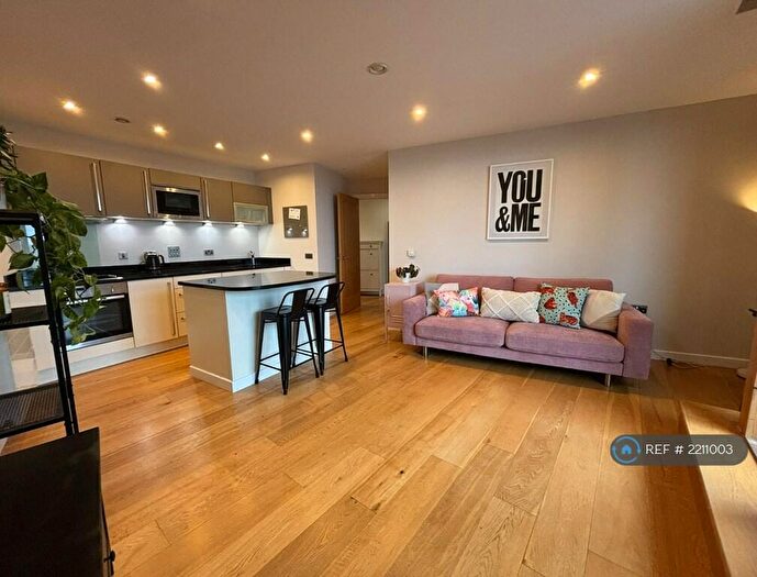 1 Bedroom Flat To Rent In Candle House, Leeds, LS1