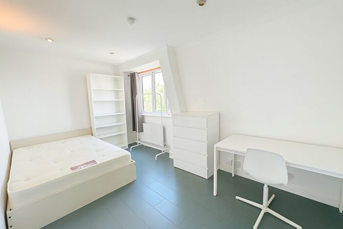 3 Bedroom Flat To Rent In Chalton Street, NW1