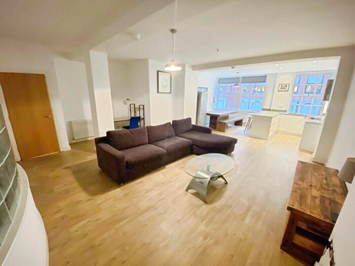 2 Bedroom Flat To Rent In York Place, Leeds, West Yorkshire, LS1