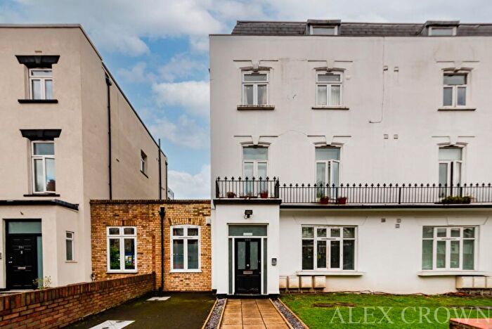 2 Bedroom Flat For Sale In Caledonian Road, Caledonian Road, N7