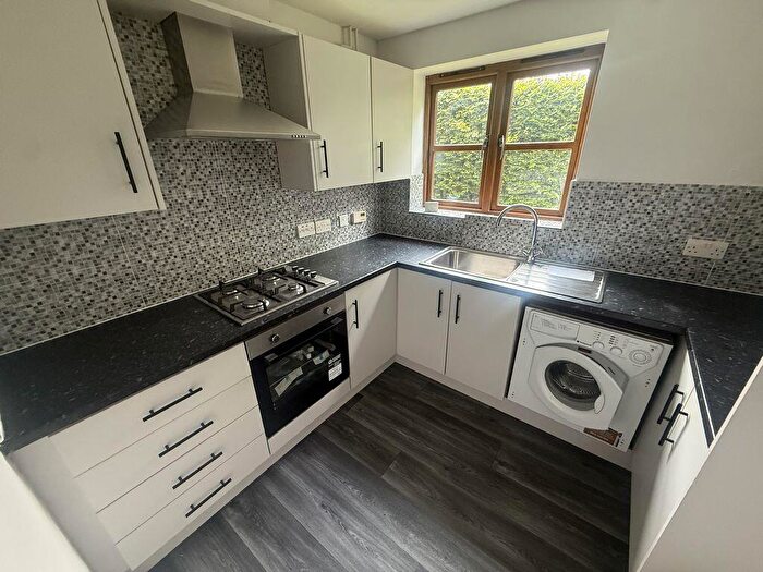 2 Bedroom Flat To Rent In Old Hall Gardens, Highlands Road, Shirley, Solihull, West Midlands, B90