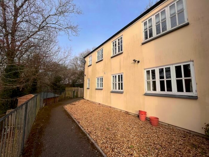 2 Bedroom Flat To Rent In Bridge Street, Okehampton, EX20