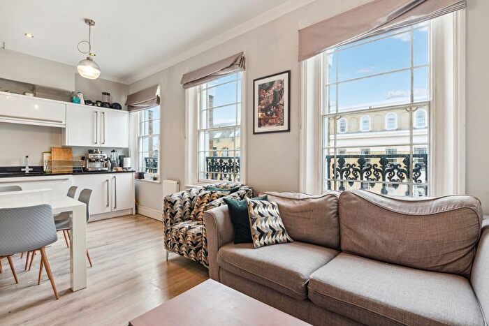 3 Bedroom Flat To Rent In Milner Square, Islington, N1