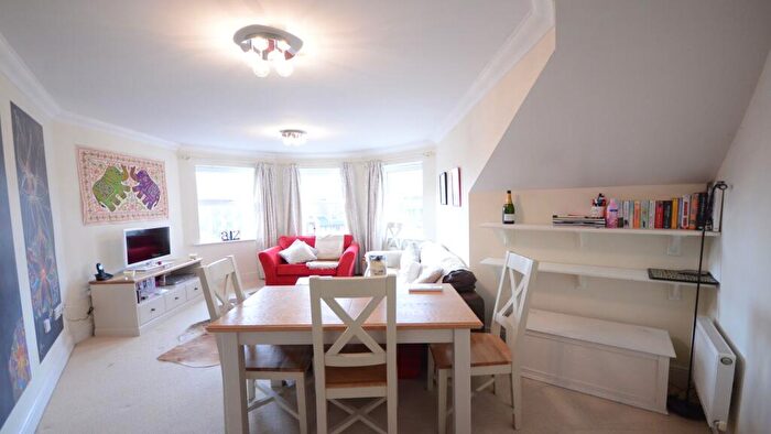 2 Bedroom Flat To Rent In Fairford Road, Maidenhead, SL6