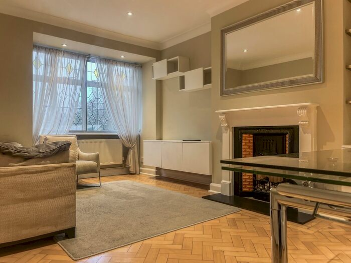 2 Bedroom Flat To Rent In Cambridge Park, Twickenham, TW1