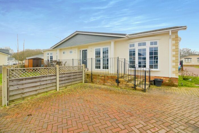 2 Bedroom Mobile/park Home For Sale In Woodlands Park, Biddenden, Ashford, TN27