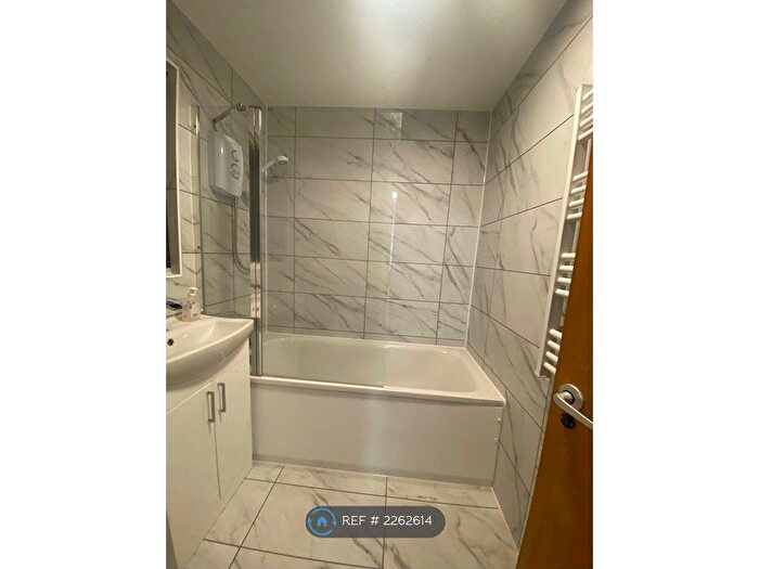 2 Bedroom Flat To Rent In Barnard Court, Dartford, DA2