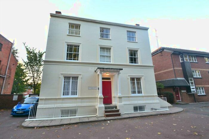 2 Bedroom Flat To Rent In Gullane Court, Murfield Close, London Road, Reading, RG1