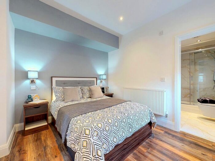 1 Bedroom Flat To Rent In Apt, Clarendon Road #, LS2