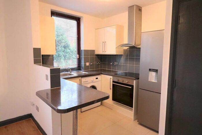 2 Bedroom Flat To Rent In Buckingham Pace, High Wycombe, HP13