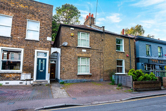 3 Bedroom Semi-Detached House To Rent In Charlton Lane, Charlton, London, SE7