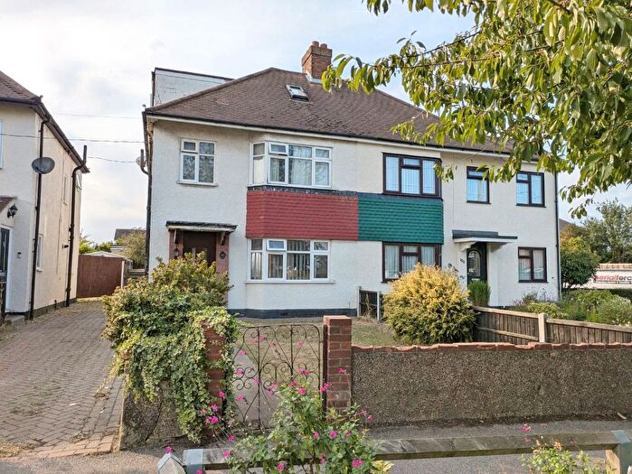 4 Bedroom Semi-Detached House For Sale In Hart Road, Thundersley, Essex, SS7