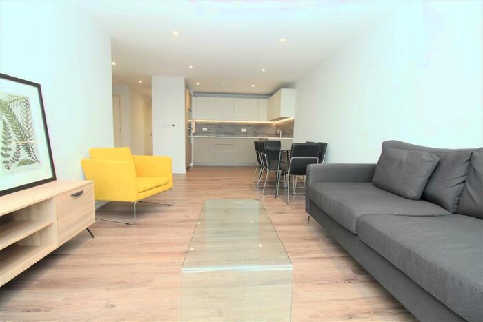 3 Bedroom Apartment To Rent In Newnton Close, London, N4